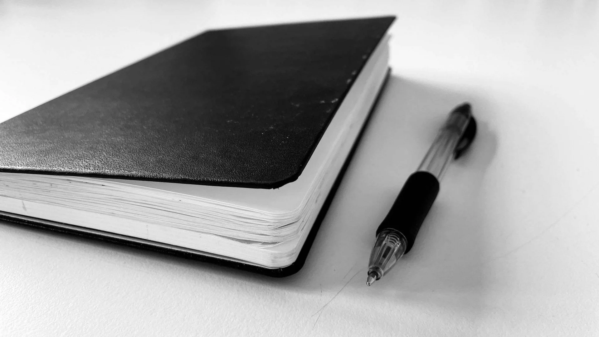 MudronyArchitektur Notitzbuch mit Kugelschreiber